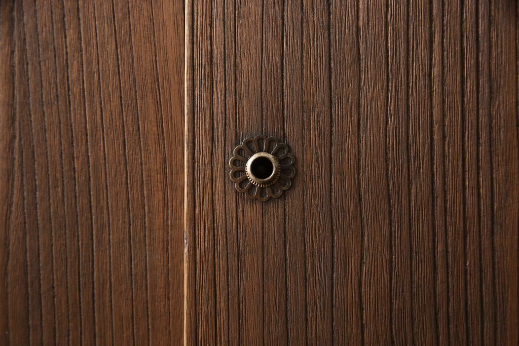 桐箪笥を綺麗に再生!高品質リペアを施し、紛失していた取っ手を取り付け。オーク系で着色仕上げ。