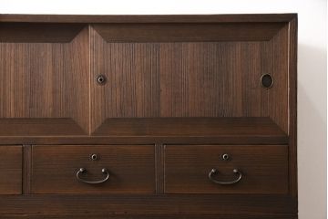 桐箪笥を綺麗に再生!高品質リペアを施し、紛失していた取っ手を取り付け。オーク系で着色仕上げ。