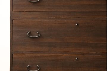 桐箪笥を綺麗に再生!高品質リペアを施し、紛失していた取っ手を取り付け。オーク系で着色仕上げ。