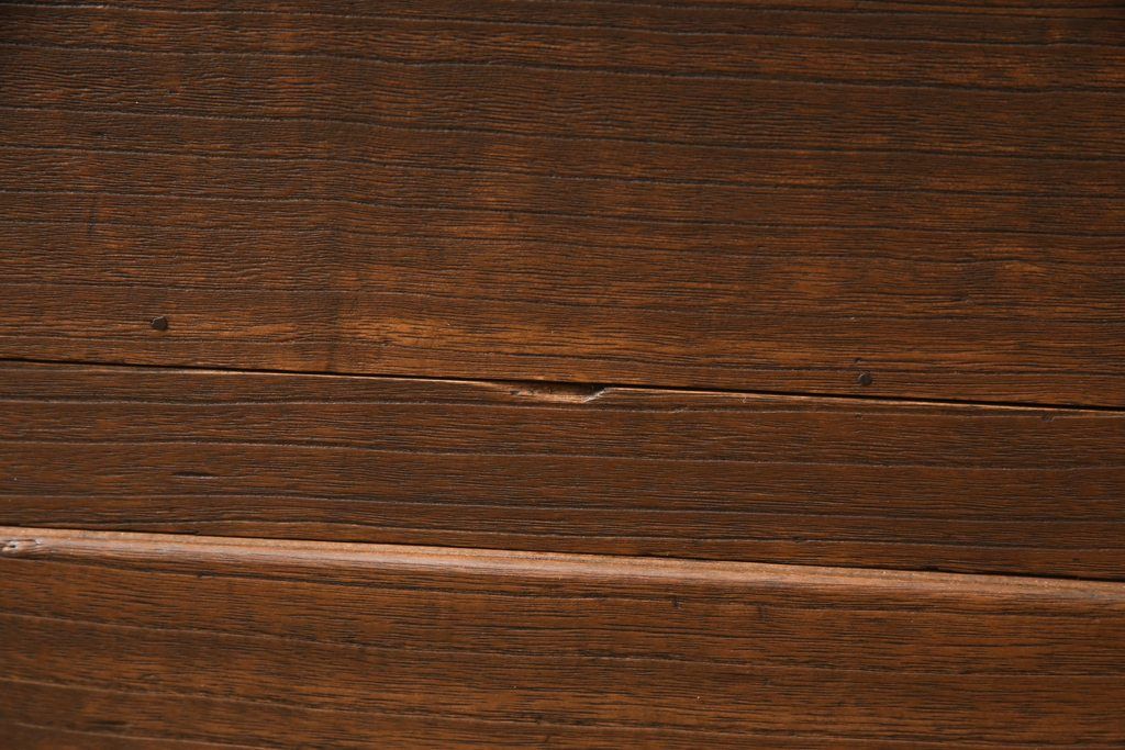 桐箪笥を綺麗に再生!高品質リペアを施し、紛失していた取っ手を取り付け。オーク系で着色仕上げ。