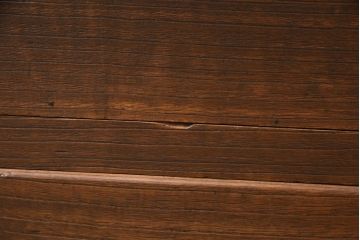 桐箪笥を綺麗に再生!高品質リペアを施し、紛失していた取っ手を取り付け。オーク系で着色仕上げ。