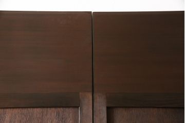 板戸のサイズ変更リメイク!指定の寸法にリサイズし、戸枠を制作。建具、戸枠ともにワントーン濃い色に着色仕上げ。