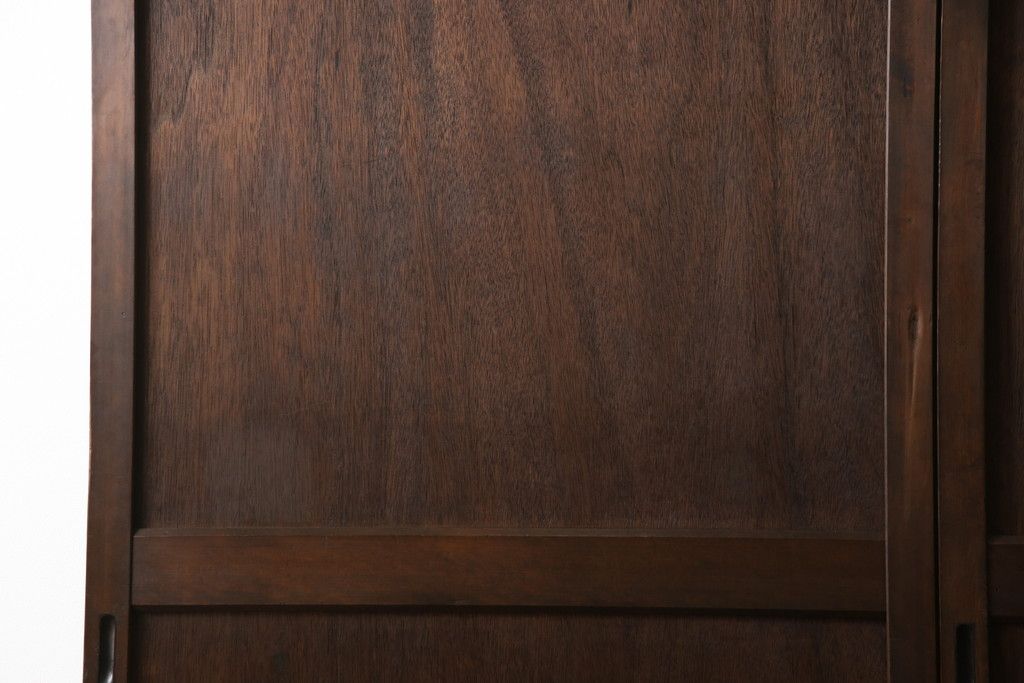 板戸のサイズ変更リメイク!指定の寸法にリサイズし、戸枠を制作。建具、戸枠ともにワントーン濃い色に着色仕上げ。