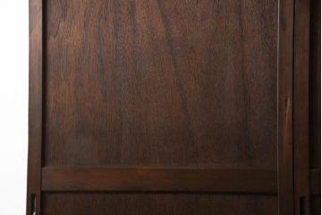 板戸のサイズ変更リメイク!指定の寸法にリサイズし、戸枠を制作。建具、戸枠ともにワントーン濃い色に着色仕上げ。