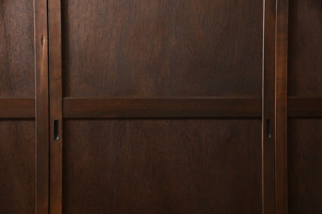 板戸のサイズ変更リメイク!指定の寸法にリサイズし、戸枠を制作。建具、戸枠ともにワントーン濃い色に着色仕上げ。