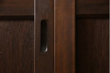 板戸のサイズ変更リメイク!指定の寸法にリサイズし、戸枠を制作。建具、戸枠ともにワントーン濃い色に着色仕上げ。