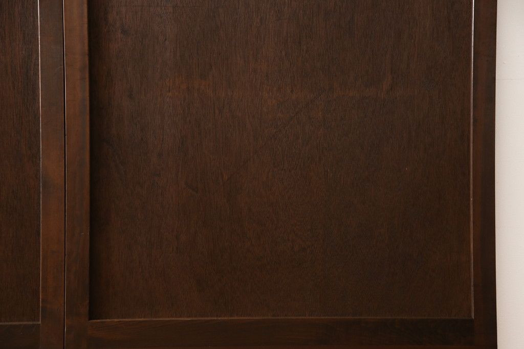 板戸のサイズ変更リメイク!指定の寸法にリサイズし、戸枠を制作。建具、戸枠ともにワントーン濃い色に着色仕上げ。