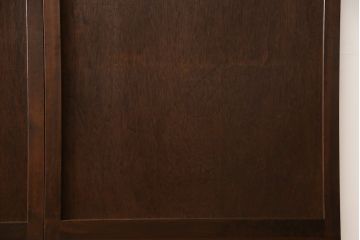 板戸のサイズ変更リメイク!指定の寸法にリサイズし、戸枠を制作。建具、戸枠ともにワントーン濃い色に着色仕上げ。