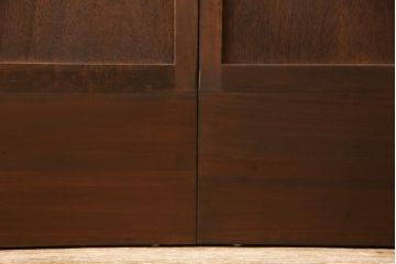 板戸のサイズ変更リメイク!指定の寸法にリサイズし、戸枠を制作。建具、戸枠ともにワントーン濃い色に着色仕上げ。