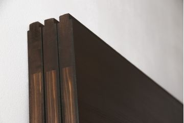 板戸のサイズ変更リメイク!指定の寸法にリサイズし、戸枠を制作。建具、戸枠ともにワントーン濃い色に着色仕上げ。