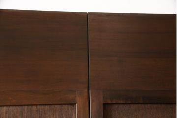 板戸のサイズ変更リメイク!指定の寸法にリサイズし、戸枠を制作。建具、戸枠ともにワントーン濃い色に着色仕上げ。