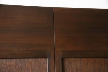 板戸のサイズ変更リメイク!指定の寸法にリサイズし、戸枠を制作。建具、戸枠ともにワントーン濃い色に着色仕上げ。