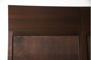 板戸のサイズ変更リメイク!指定の寸法にリサイズし、戸枠を制作。建具、戸枠ともにワントーン濃い色に着色仕上げ。