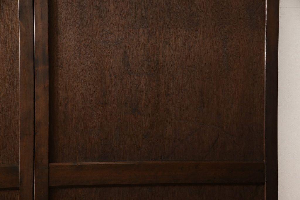 板戸のサイズ変更リメイク!指定の寸法にリサイズし、戸枠を制作。建具、戸枠ともにワントーン濃い色に着色仕上げ。