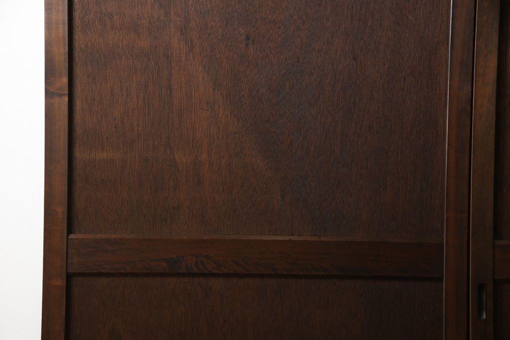 板戸のサイズ変更リメイク!指定の寸法にリサイズし、戸枠を制作。建具、戸枠ともにワントーン濃い色に着色仕上げ。