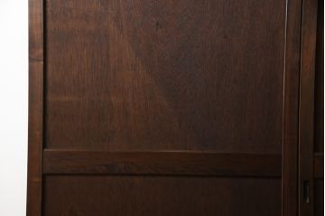 板戸のサイズ変更リメイク!指定の寸法にリサイズし、戸枠を制作。建具、戸枠ともにワントーン濃い色に着色仕上げ。