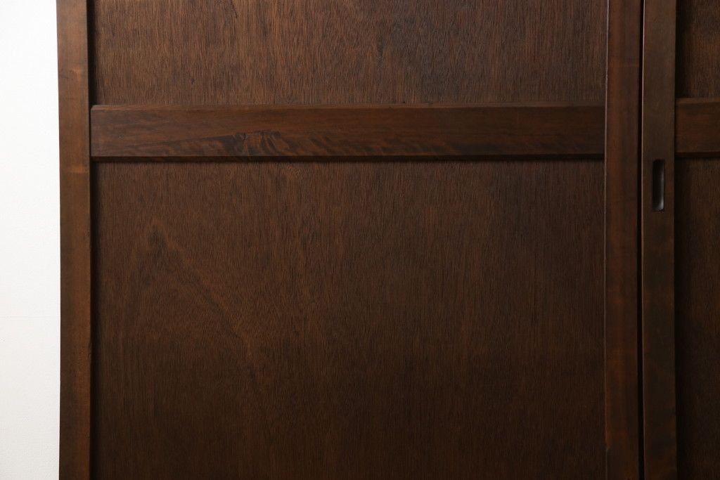 板戸のサイズ変更リメイク!指定の寸法にリサイズし、戸枠を制作。建具、戸枠ともにワントーン濃い色に着色仕上げ。