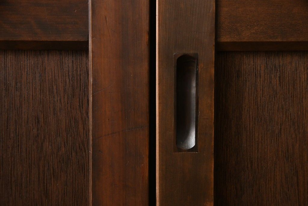 板戸のサイズ変更リメイク!指定の寸法にリサイズし、戸枠を制作。建具、戸枠ともにワントーン濃い色に着色仕上げ。