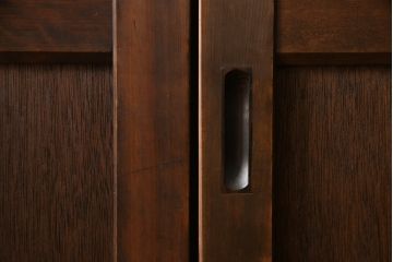 板戸のサイズ変更リメイク!指定の寸法にリサイズし、戸枠を制作。建具、戸枠ともにワントーン濃い色に着色仕上げ。