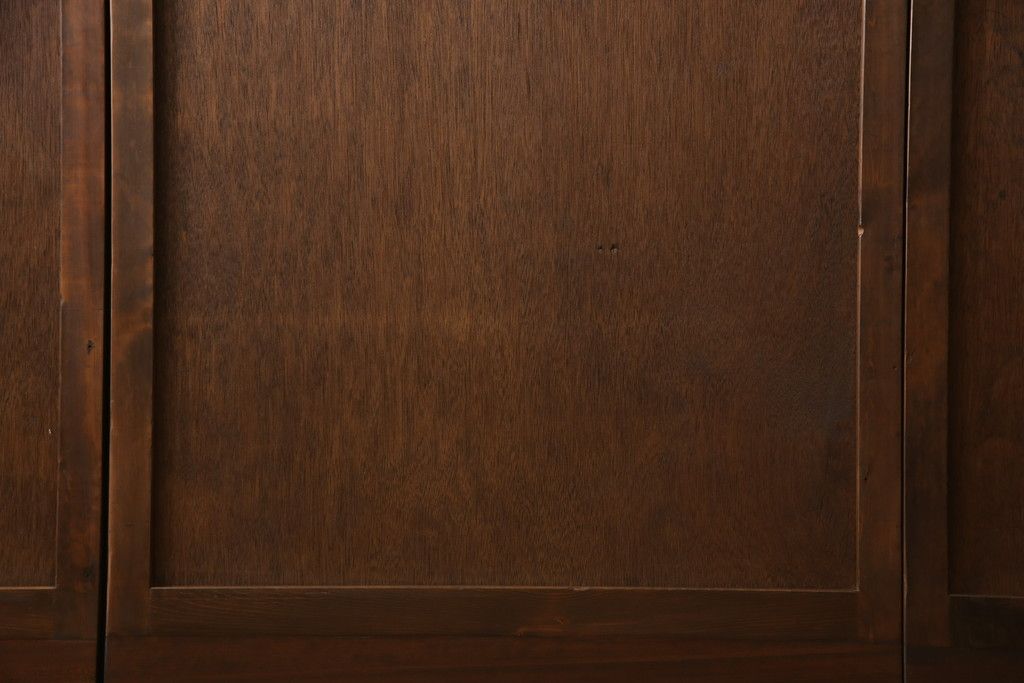 板戸のサイズ変更リメイク!指定の寸法にリサイズし、戸枠を制作。建具、戸枠ともにワントーン濃い色に着色仕上げ。