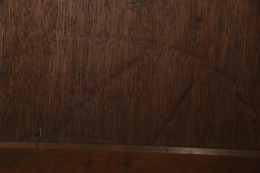 板戸のサイズ変更リメイク!指定の寸法にリサイズし、戸枠を制作。建具、戸枠ともにワントーン濃い色に着色仕上げ。