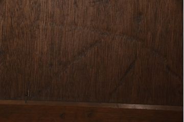 板戸のサイズ変更リメイク!指定の寸法にリサイズし、戸枠を制作。建具、戸枠ともにワントーン濃い色に着色仕上げ。