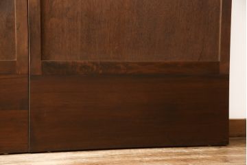 板戸のサイズ変更リメイク!指定の寸法にリサイズし、戸枠を制作。建具、戸枠ともにワントーン濃い色に着色仕上げ。