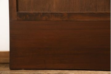 板戸のサイズ変更リメイク!指定の寸法にリサイズし、戸枠を制作。建具、戸枠ともにワントーン濃い色に着色仕上げ。