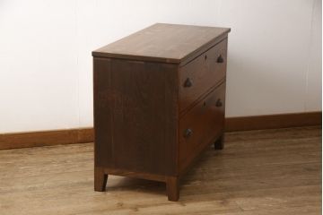 箪笥をテレビ台にリメイク!ヒノキ無垢材の天板を取り付けて、引き出しの上部1段をフラップダウン式に加工。台輪は取り除き脚を取り付け。濃い茶色に着色仕上げ。