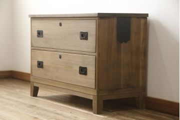 桐箪笥の下段をローボードへリメイク!高品質リペアを施し、天板・脚を取付。一段目はフラップダウン、配線用の穴あけ加工。木地色仕上げでナチュラルに。