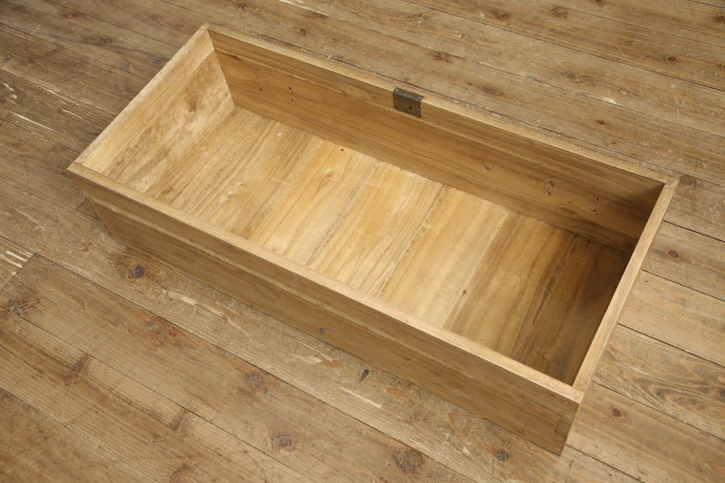 桐箪笥の下段をローボードへリメイク!高品質リペアを施し、天板・脚を取付。一段目はフラップダウン、配線用の穴あけ加工。木地色仕上げでナチュラルに。