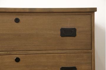 桐箪笥の下段をローボードへリメイク!高品質リペアを施し、天板・脚を取付。一段目はフラップダウン、配線用の穴あけ加工。木地色仕上げでナチュラルに。