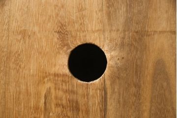 桐箪笥の下段をローボードへリメイク!高品質リペアを施し、天板・脚を取付。一段目はフラップダウン、配線用の穴あけ加工。木地色仕上げでナチュラルに。