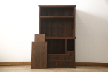 水屋箪笥を綺麗に再生!棚板を新材にて2枚製作。現状のお品物に合わせて1トーン程落ち着いた色に着色。