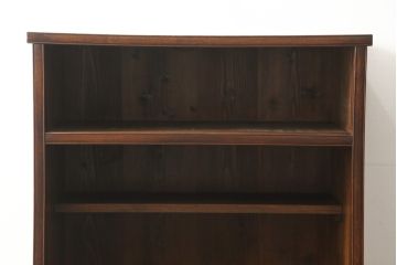 水屋箪笥を綺麗に再生!棚板を新材にて2枚製作。現状のお品物に合わせて1トーン程落ち着いた色に着色。