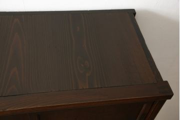 水屋箪笥を綺麗に再生!棚板を新材にて2枚製作。現状のお品物に合わせて1トーン程落ち着いた色に着色。