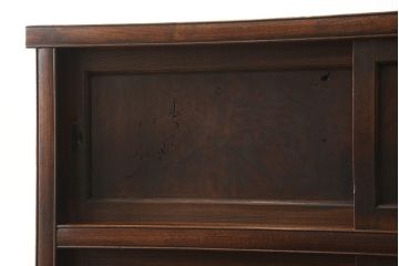 水屋箪笥を綺麗に再生!棚板を新材にて2枚製作。現状のお品物に合わせて1トーン程落ち着いた色に着色。