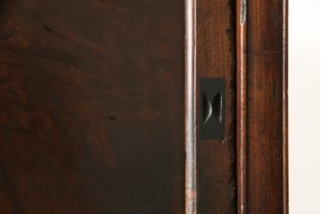 水屋箪笥を綺麗に再生!棚板を新材にて2枚製作。現状のお品物に合わせて1トーン程落ち着いた色に着色。