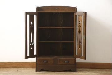 本箱を綺麗に再生!棚受け3ヶ所取り付け、風防製作。現状のお品物に合わせて1トーン程落ち着いた色に着色。