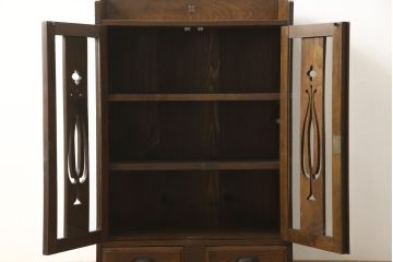 本箱を綺麗に再生!棚受け3ヶ所取り付け、風防製作。現状のお品物に合わせて1トーン程落ち着いた色に着色。