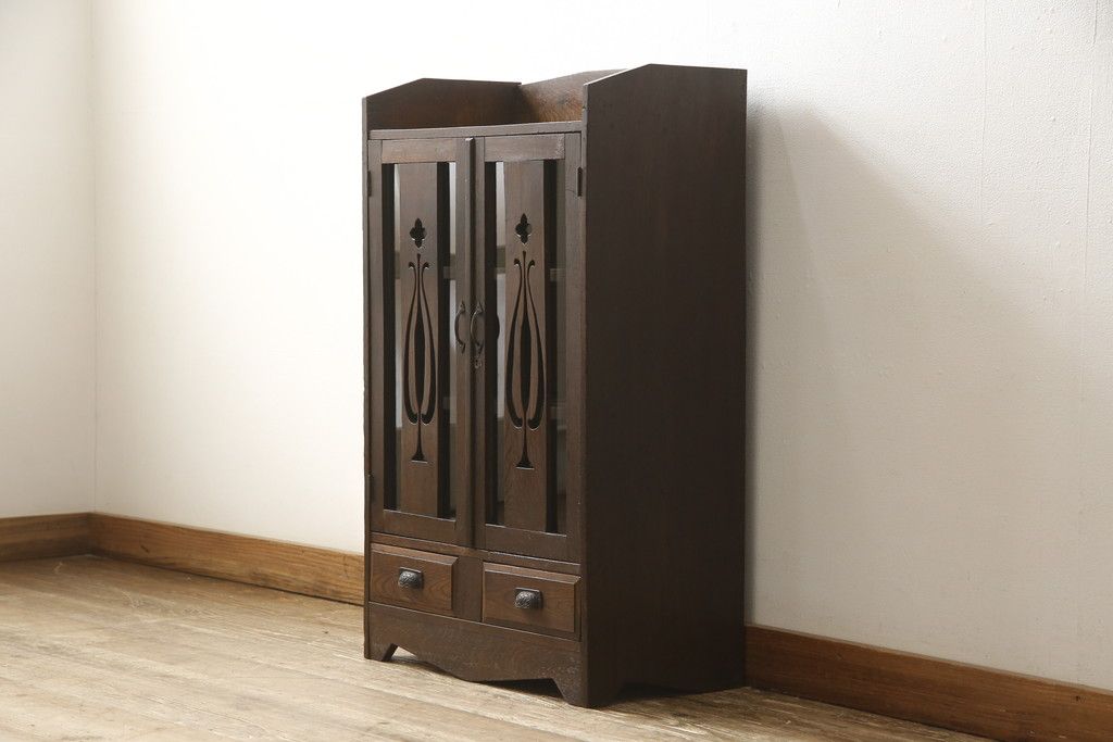 本箱を綺麗に再生!棚受け3ヶ所取り付け、風防製作。現状のお品物に合わせて1トーン程落ち着いた色に着色。