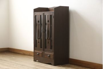 本箱を綺麗に再生!棚受け3ヶ所取り付け、風防製作。現状のお品物に合わせて1トーン程落ち着いた色に着色。