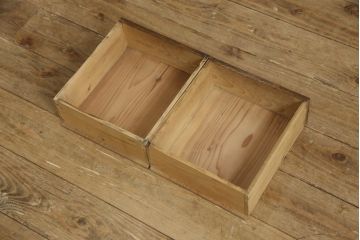 本箱を綺麗に再生!棚受け3ヶ所取り付け、風防製作。現状のお品物に合わせて1トーン程落ち着いた色に着色。