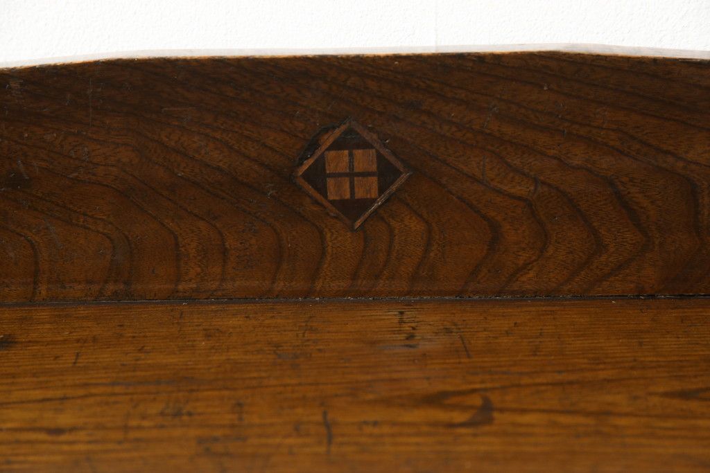 本箱を綺麗に再生!棚受け3ヶ所取り付け、風防製作。現状のお品物に合わせて1トーン程落ち着いた色に着色。