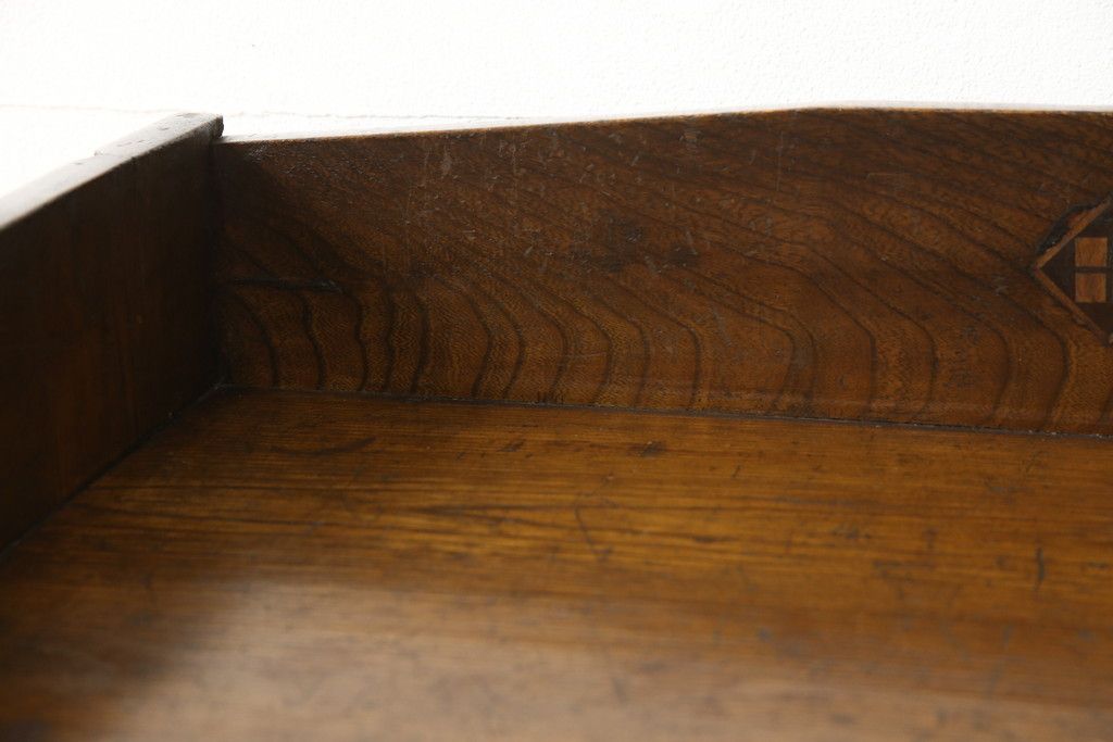 本箱を綺麗に再生!棚受け3ヶ所取り付け、風防製作。現状のお品物に合わせて1トーン程落ち着いた色に着色。