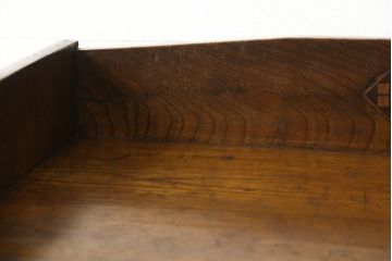 本箱を綺麗に再生!棚受け3ヶ所取り付け、風防製作。現状のお品物に合わせて1トーン程落ち着いた色に着色。