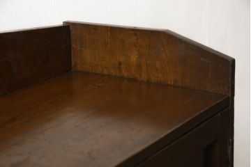 本箱を綺麗に再生!棚受け3ヶ所取り付け、風防製作。現状のお品物に合わせて1トーン程落ち着いた色に着色。