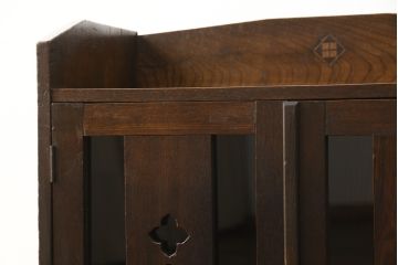 本箱を綺麗に再生!棚受け3ヶ所取り付け、風防製作。現状のお品物に合わせて1トーン程落ち着いた色に着色。