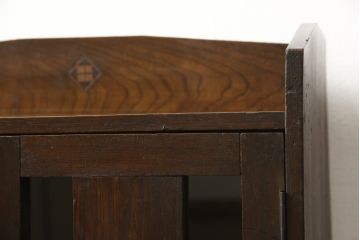 本箱を綺麗に再生!棚受け3ヶ所取り付け、風防製作。現状のお品物に合わせて1トーン程落ち着いた色に着色。