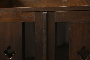 本箱を綺麗に再生!棚受け3ヶ所取り付け、風防製作。現状のお品物に合わせて1トーン程落ち着いた色に着色。